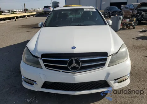 2014 Mercedes-Benz C 250 из США, поврежденный, VIN WDDGF4HB3ER306726